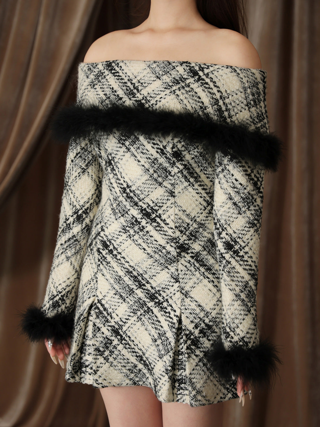 【Pre Order】Off shoulder roving check mini onepiece(eme10379)