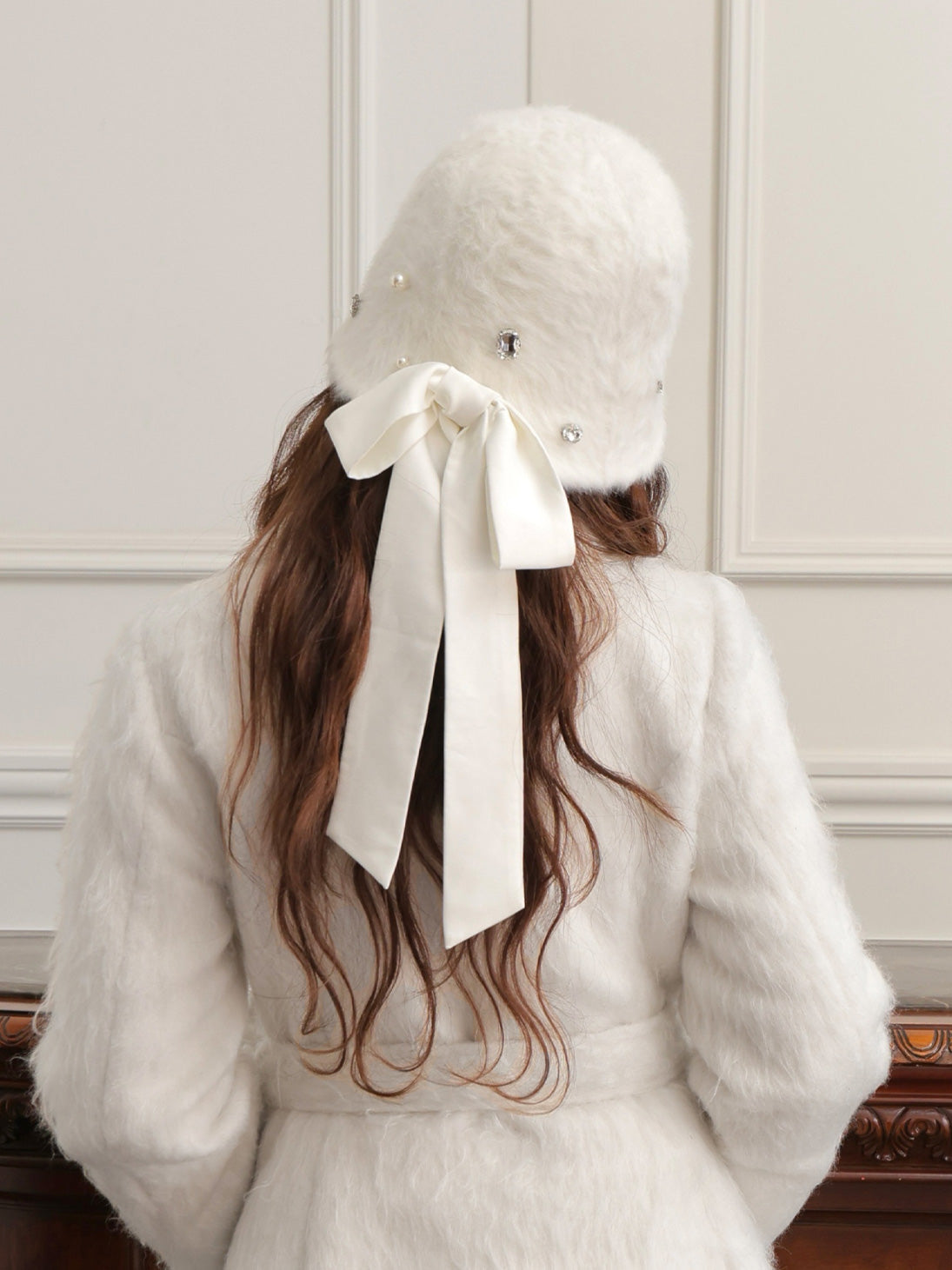 Bijou ribbon feather bucket hat (eme10387)