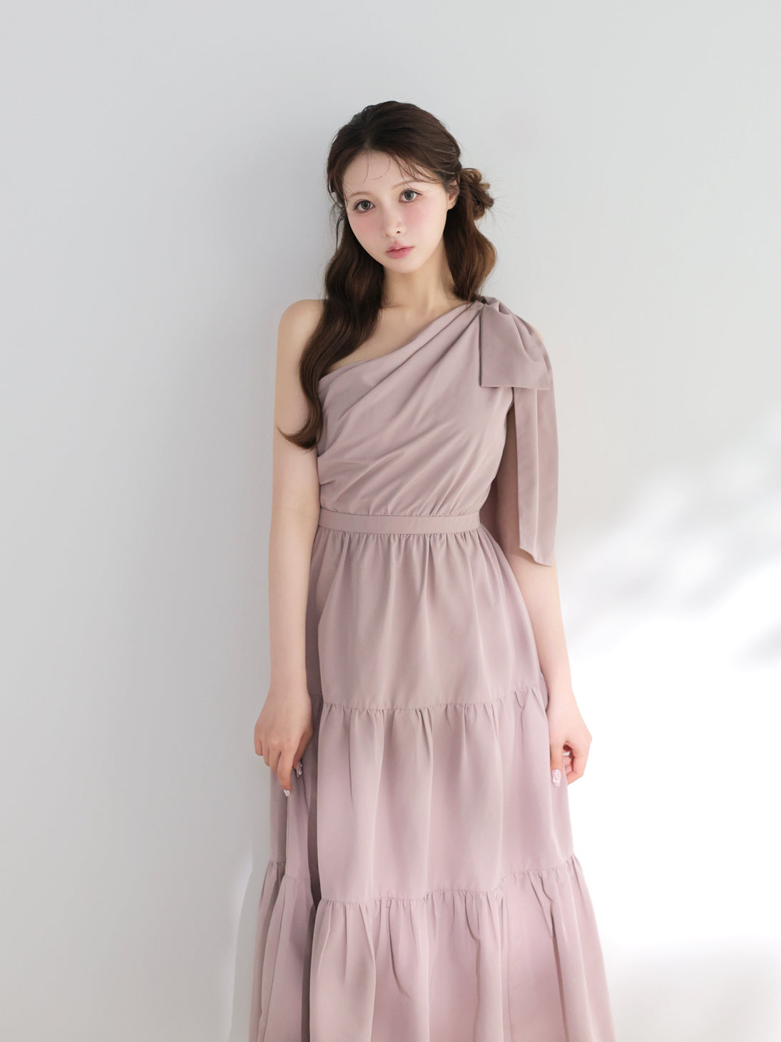 One shoulder ribbon flare onepiece(eme10543) – M me eme