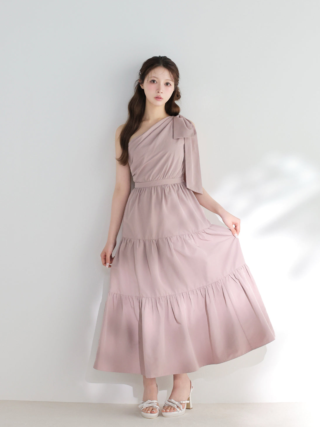 One shoulder ribbon flare onepiece(eme10543) – M me eme