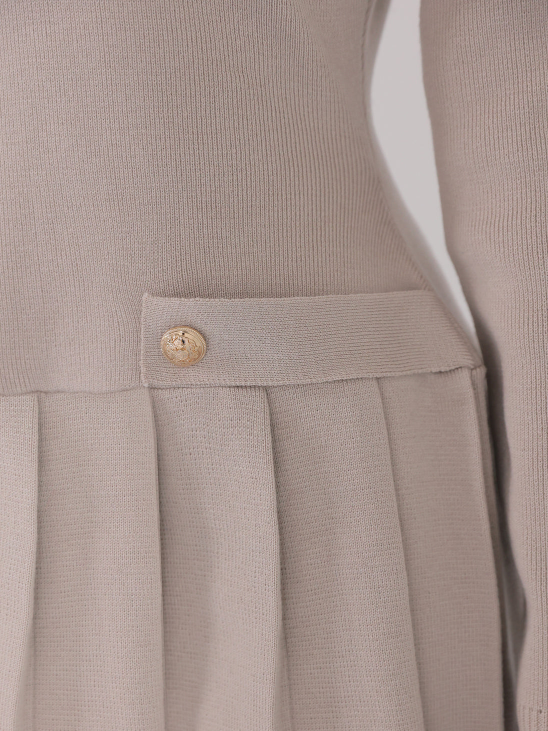 【Pre Order】Noble line pleated mini onepiece(eme10571)