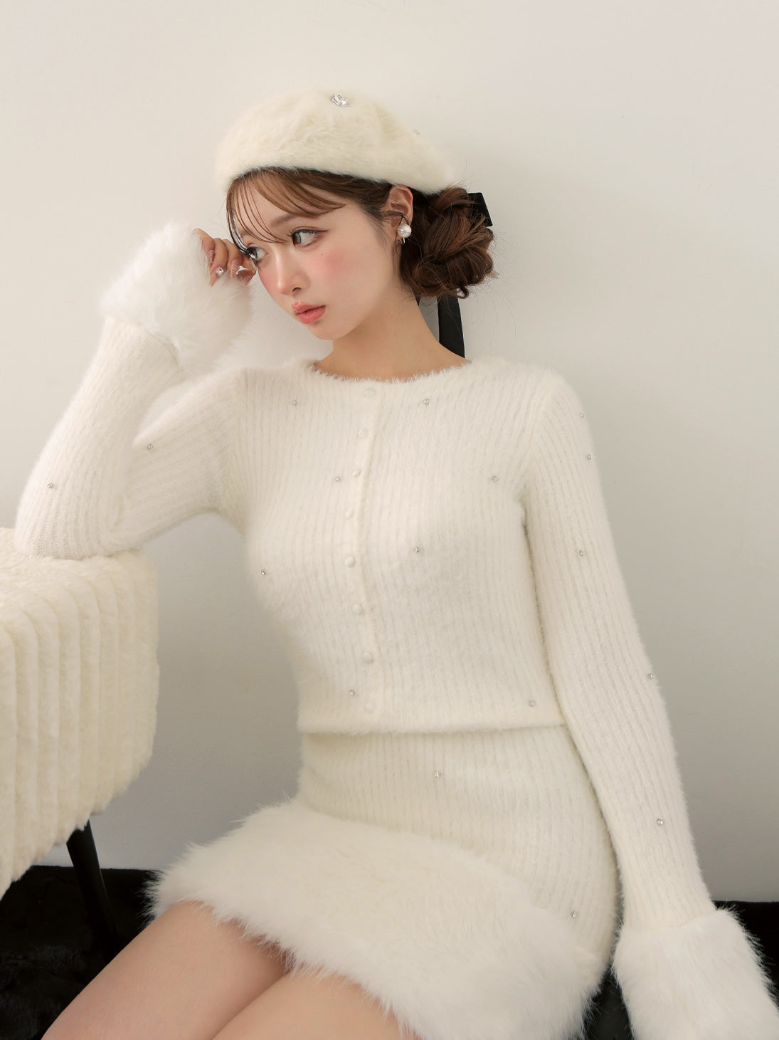 【Pre Order】Bijou fur knit onepiece(eme10603)