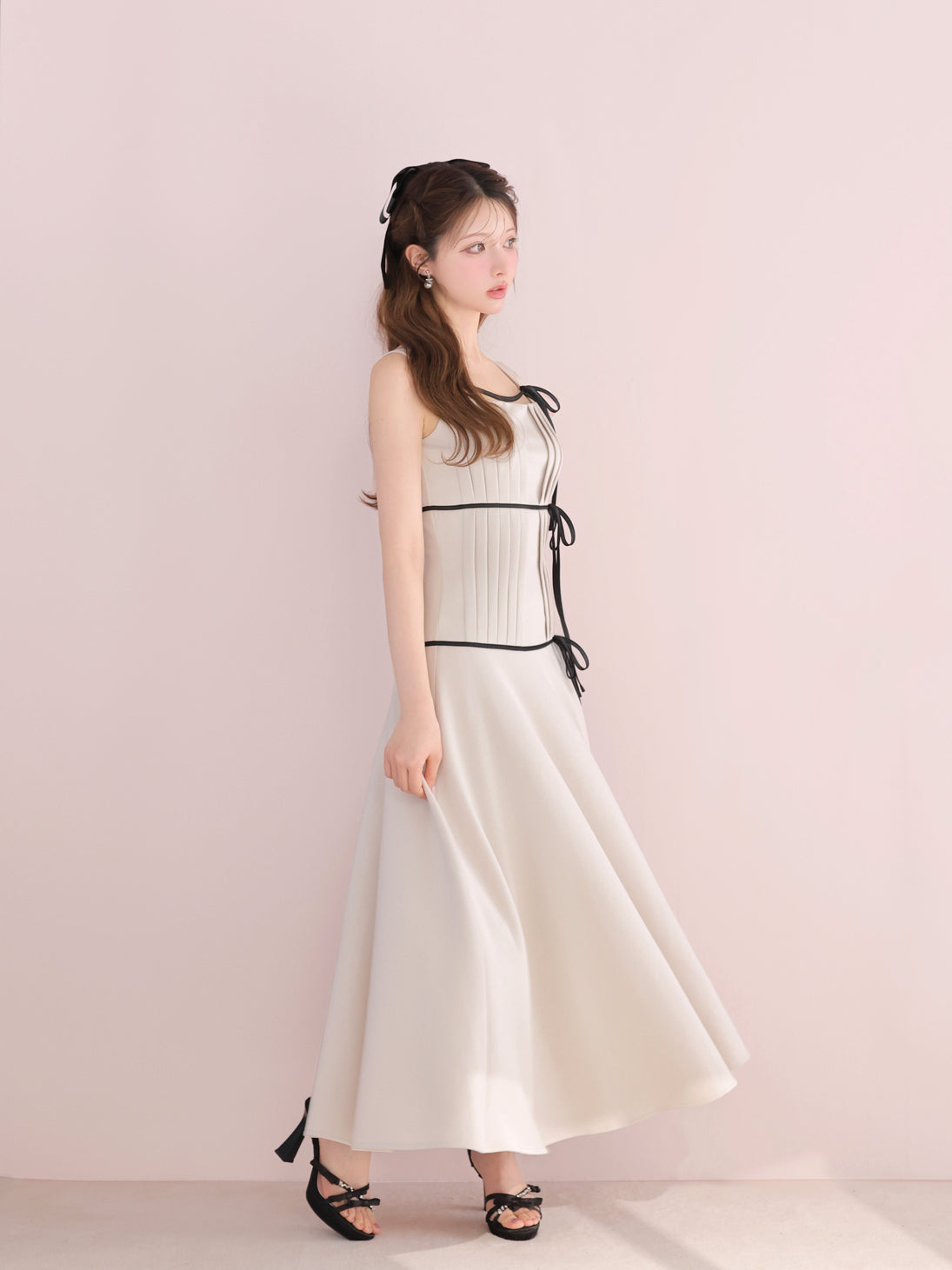 Pre Order】Bicolor ribbon pleats silhouette long onepiece(eme10615
