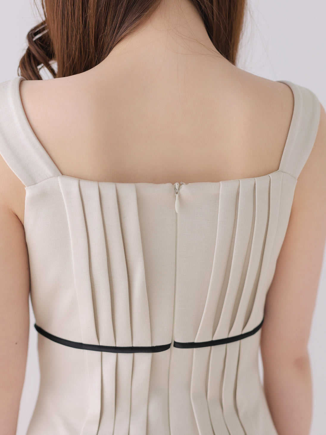 【Pre Order】Bicolor ribbon pleats silhouette long onepiece(eme10615)