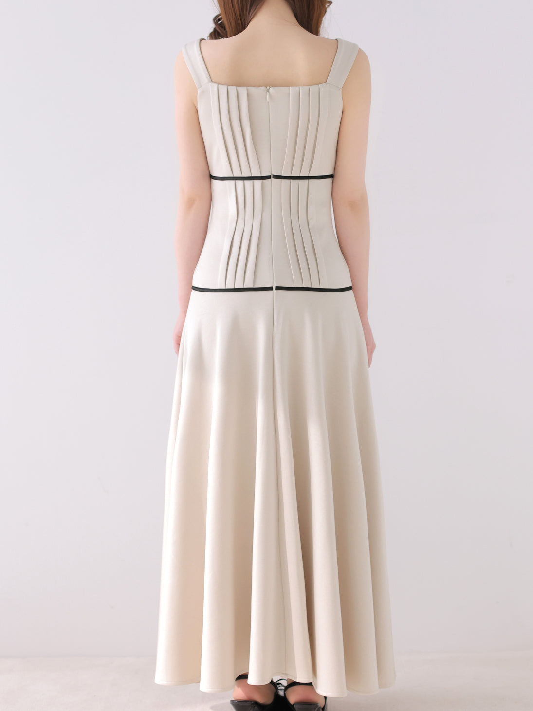 【Pre Order】Bicolor ribbon pleats silhouette long onepiece(eme10615)