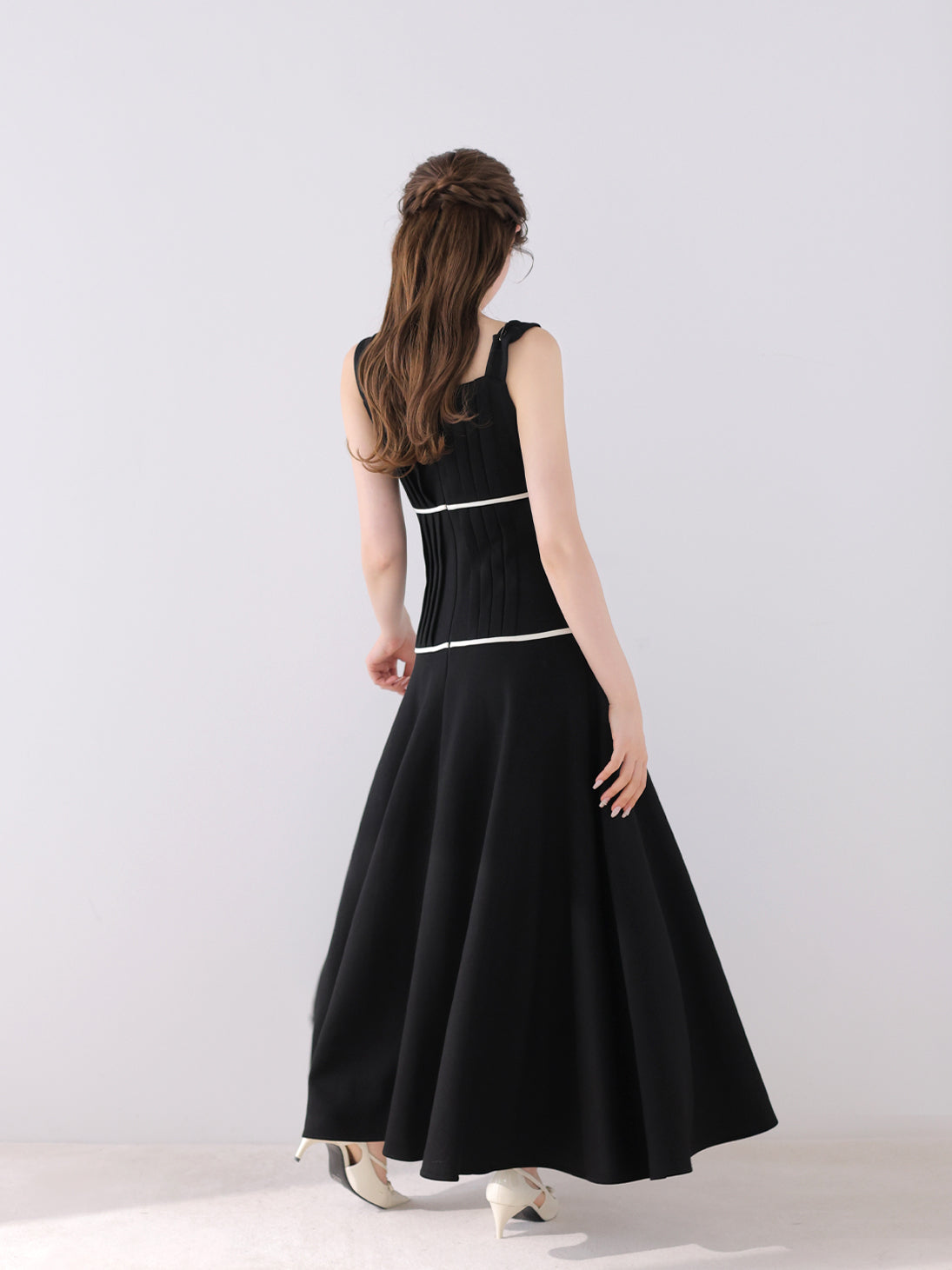 Pre Order】Bicolor ribbon pleats silhouette long onepiece(eme10615