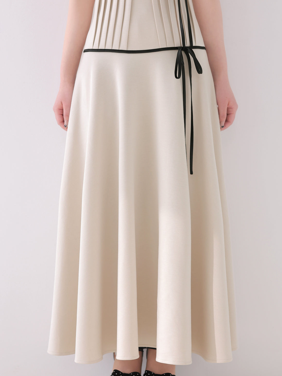 【Pre Order】Bicolor ribbon pleats silhouette long onepiece(eme10615)