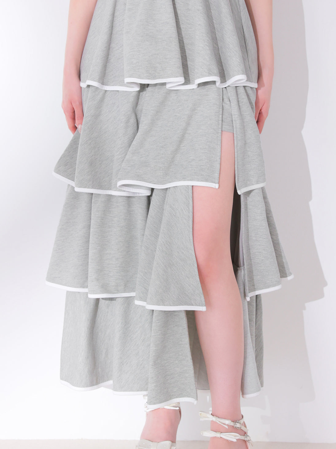 Tiered line slit long onepiece(eme10622) – M me eme