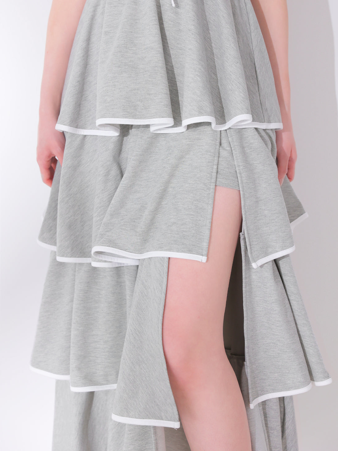 Tiered line slit long onepiece(eme10622) – M me eme