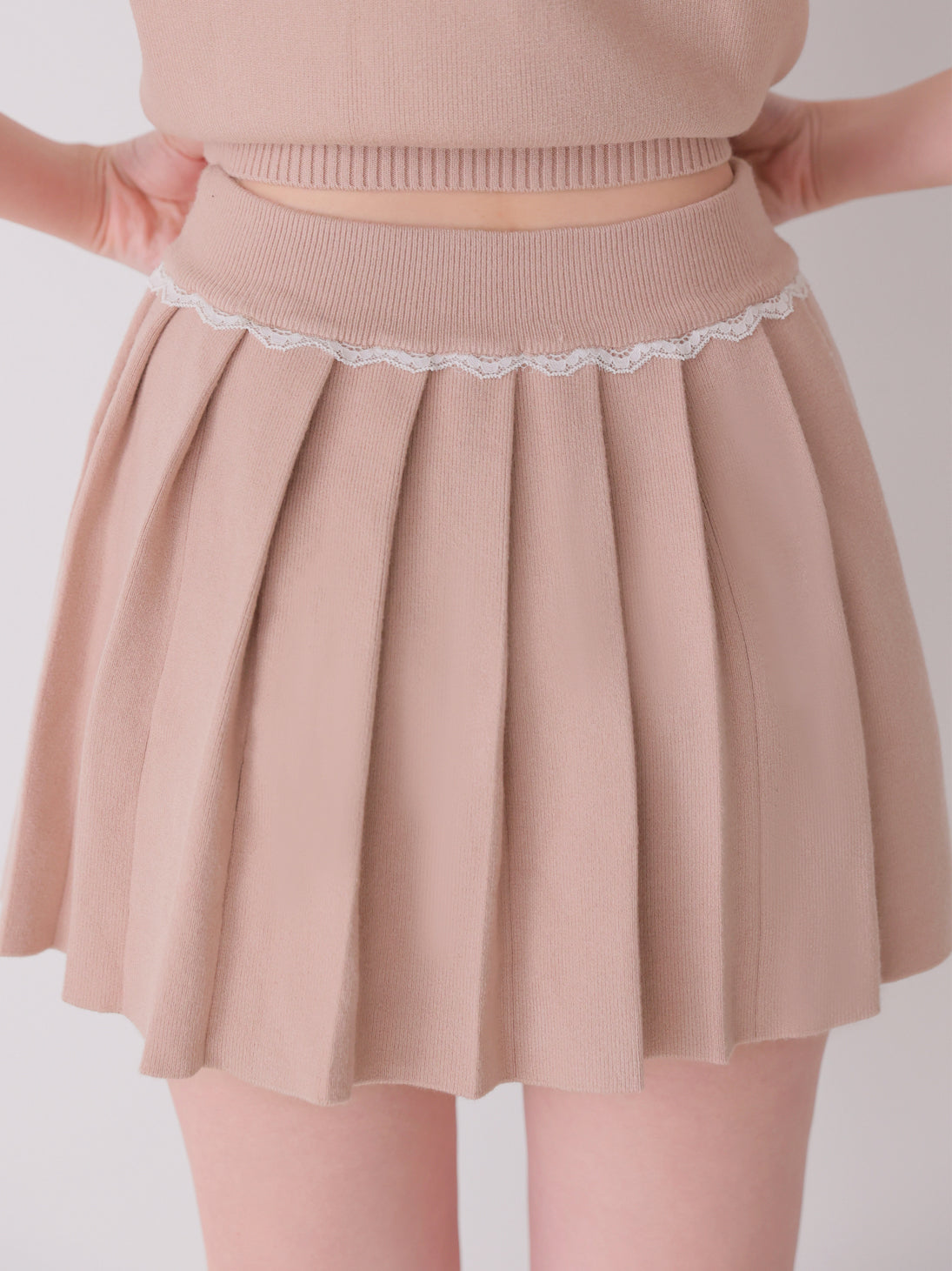 【Pre Order】Lace trim pleats knit setup(eme10625)