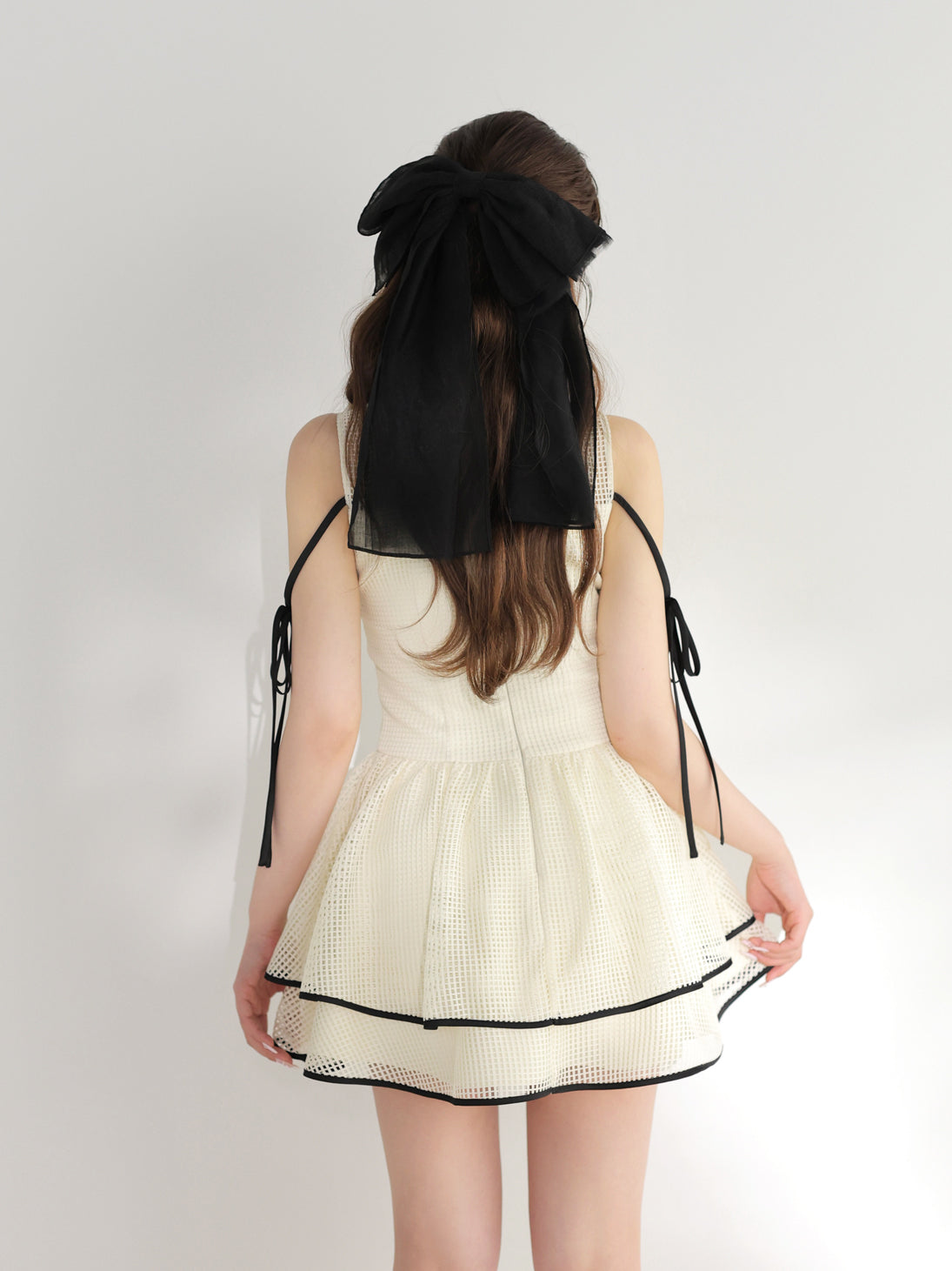 color：Black