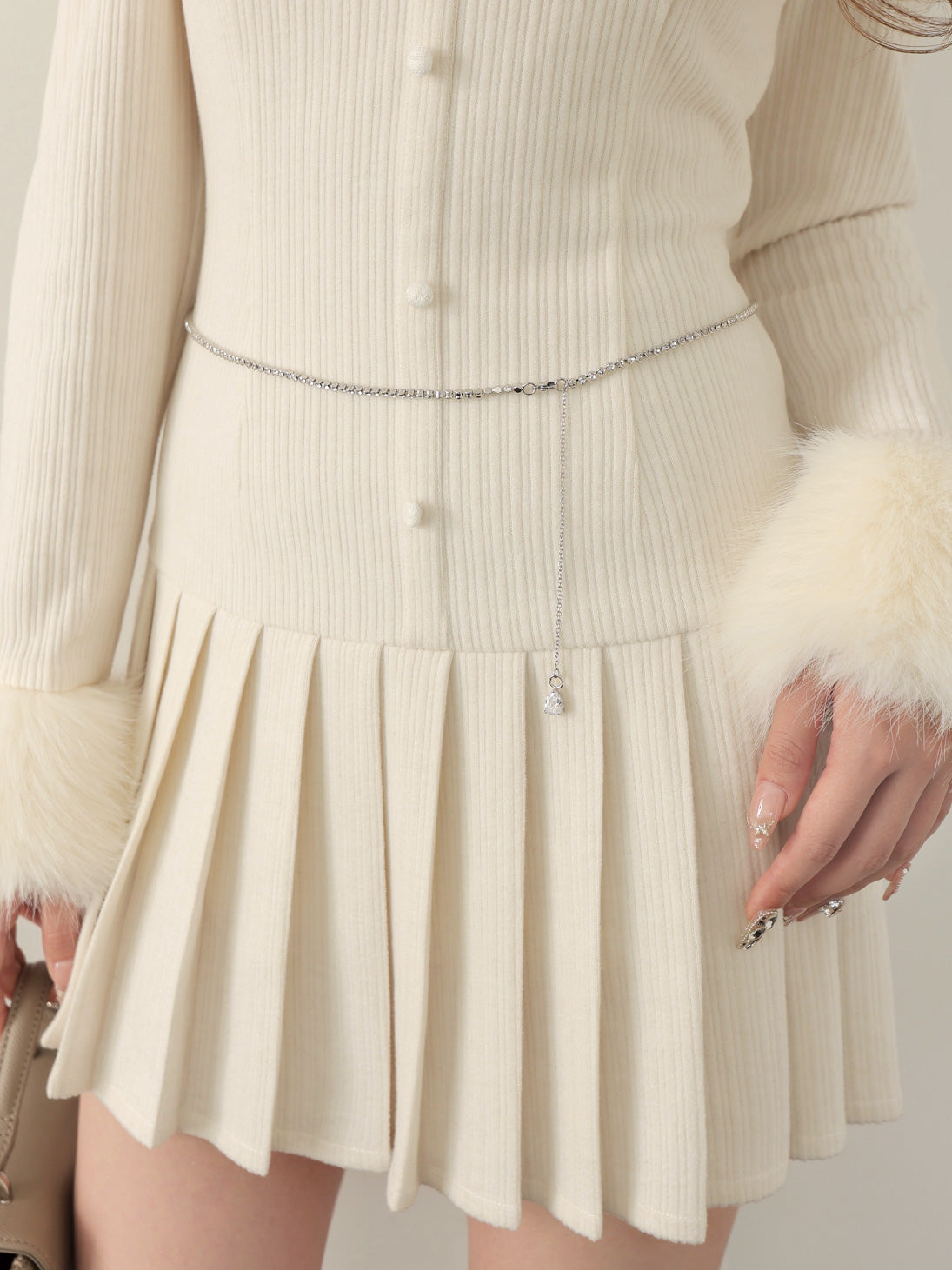 【Pre Order】Off shoulder fur pleated onepiece(eme10731)