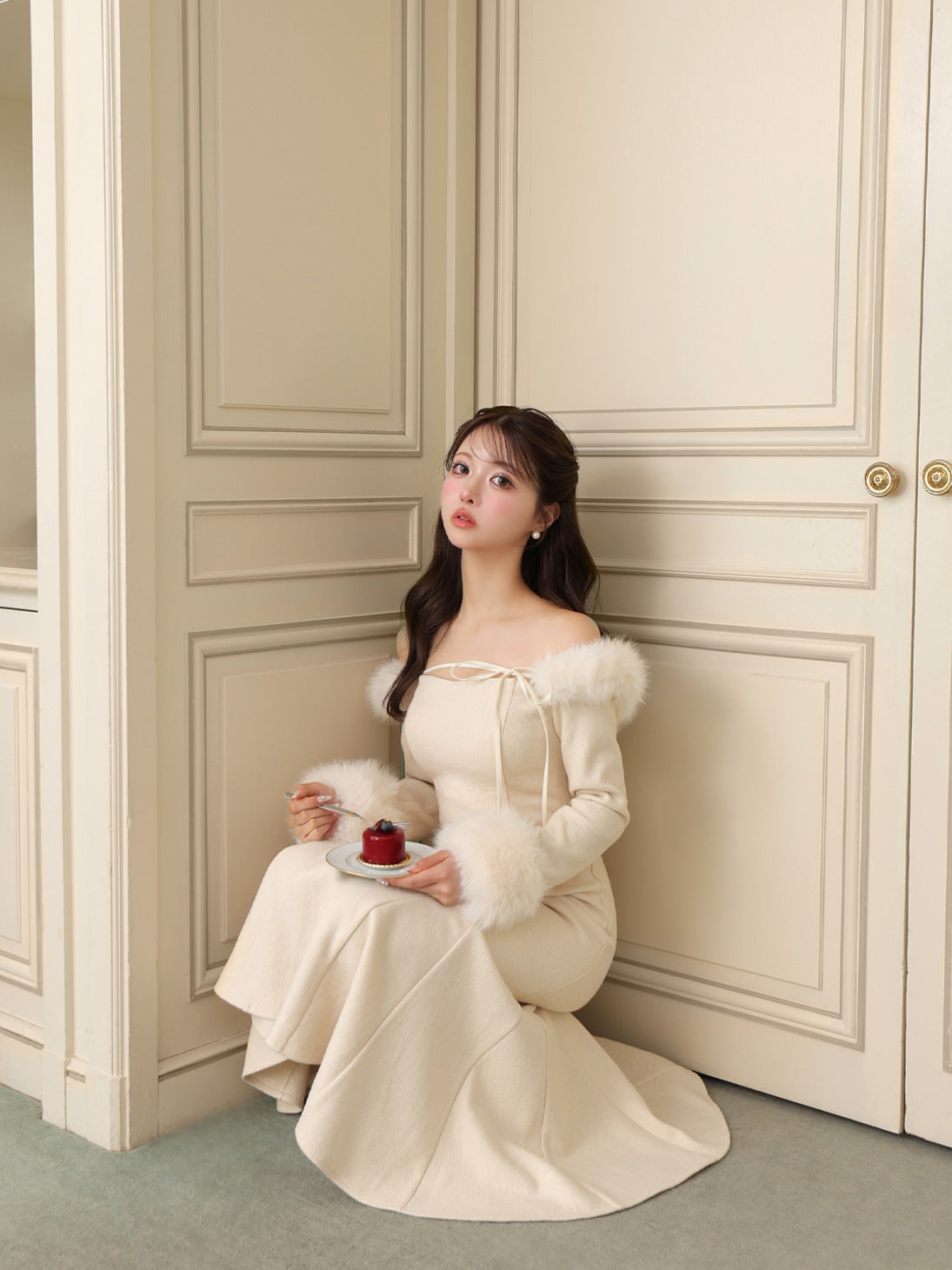 【Pre Order】Fur sleeve ribbon ｍermaid onepiece(eme10764)