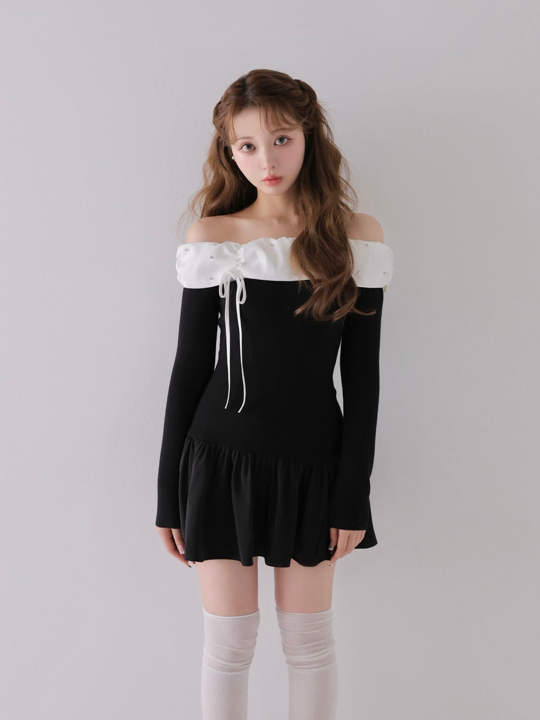 Bicolor ribbon off shoulder knit mini onepiece(eme10747)