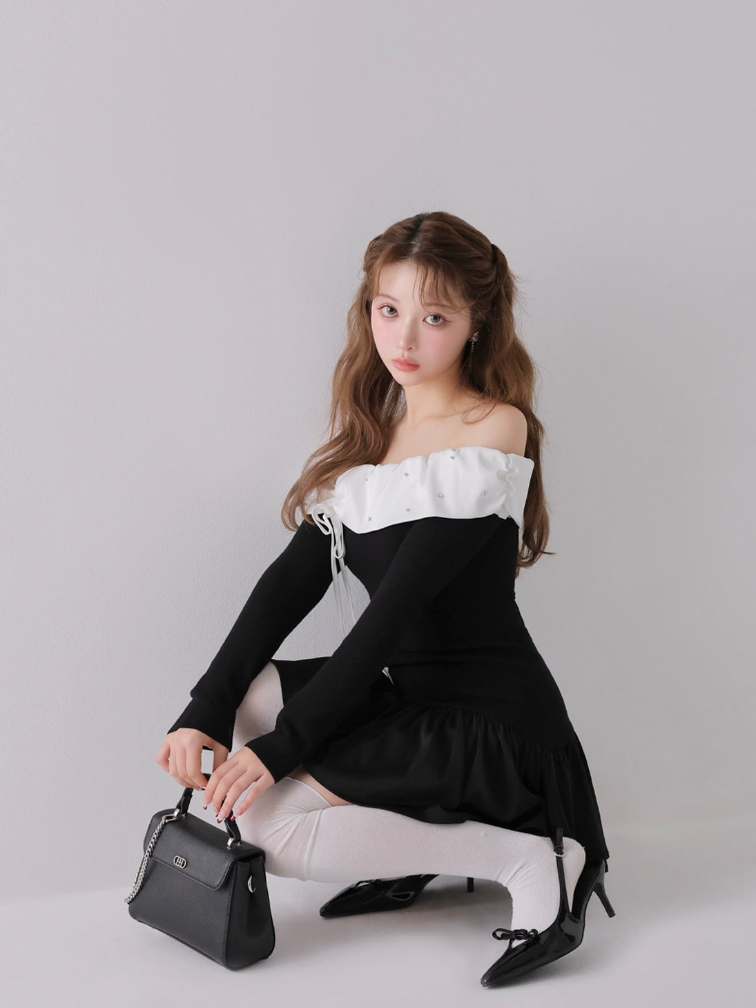 Bicolor ribbon off shoulder knit mini onepiece(eme10747)