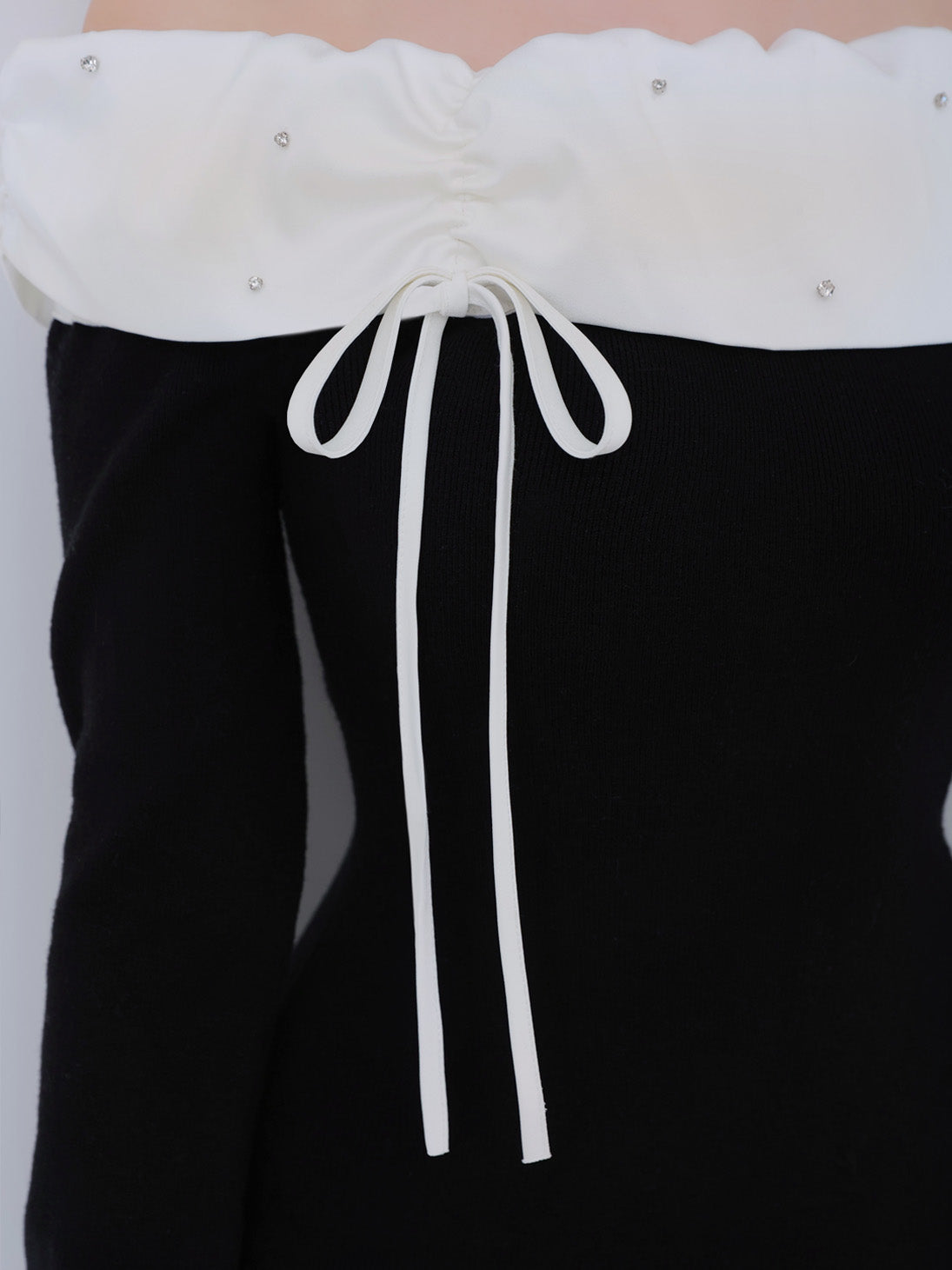 Bicolor ribbon off shoulder knit mini onepiece(eme10747)