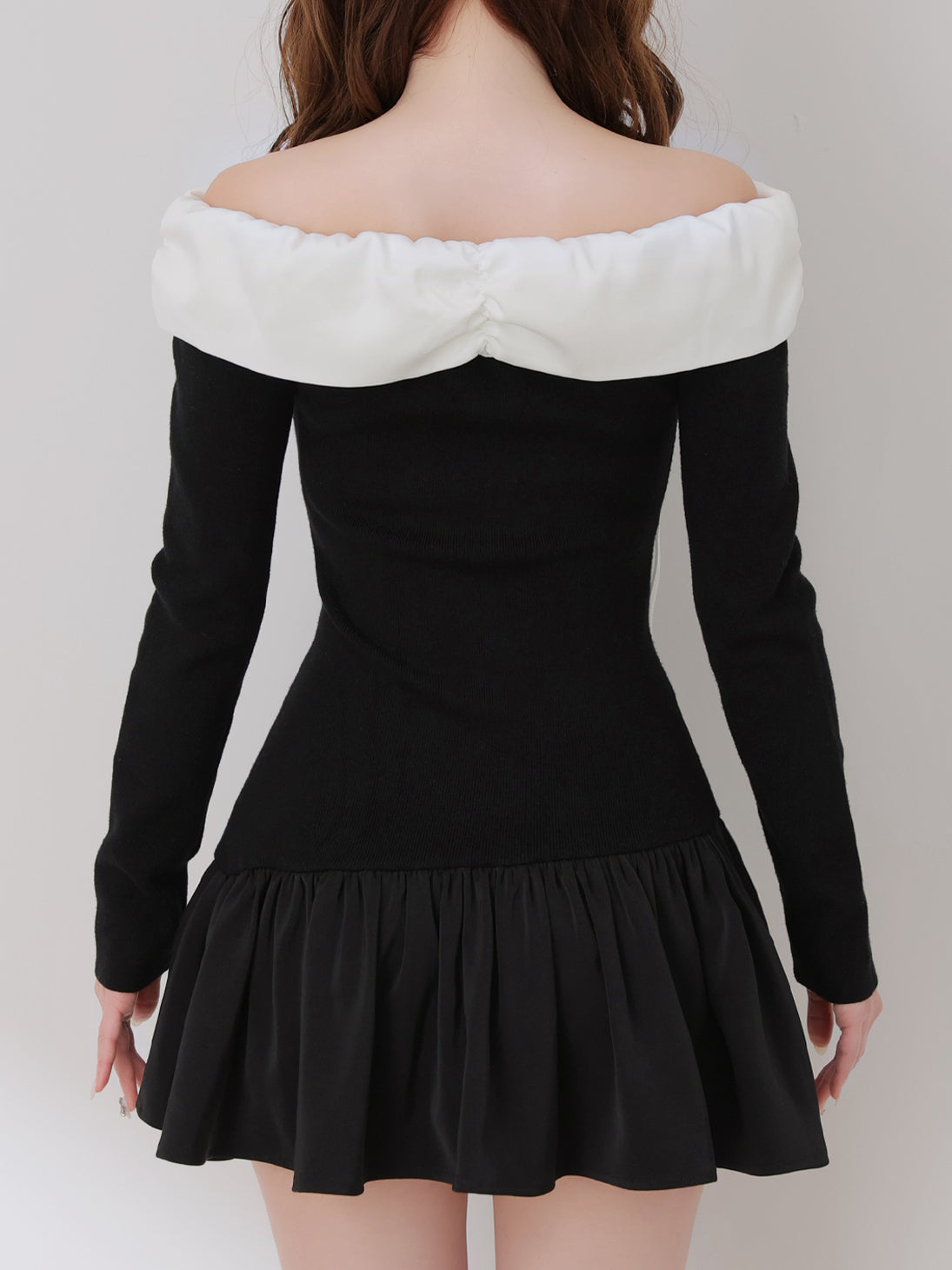 Bicolor ribbon off shoulder knit mini onepiece(eme10747)