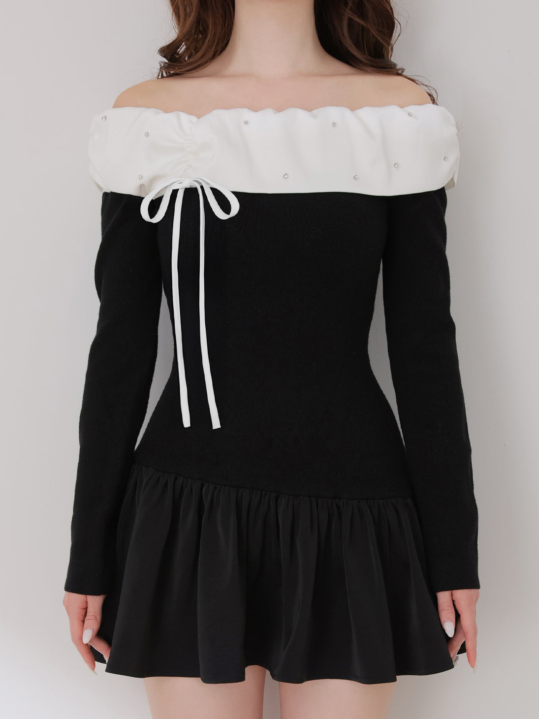 Bicolor ribbon off shoulder knit mini onepiece(eme10747)