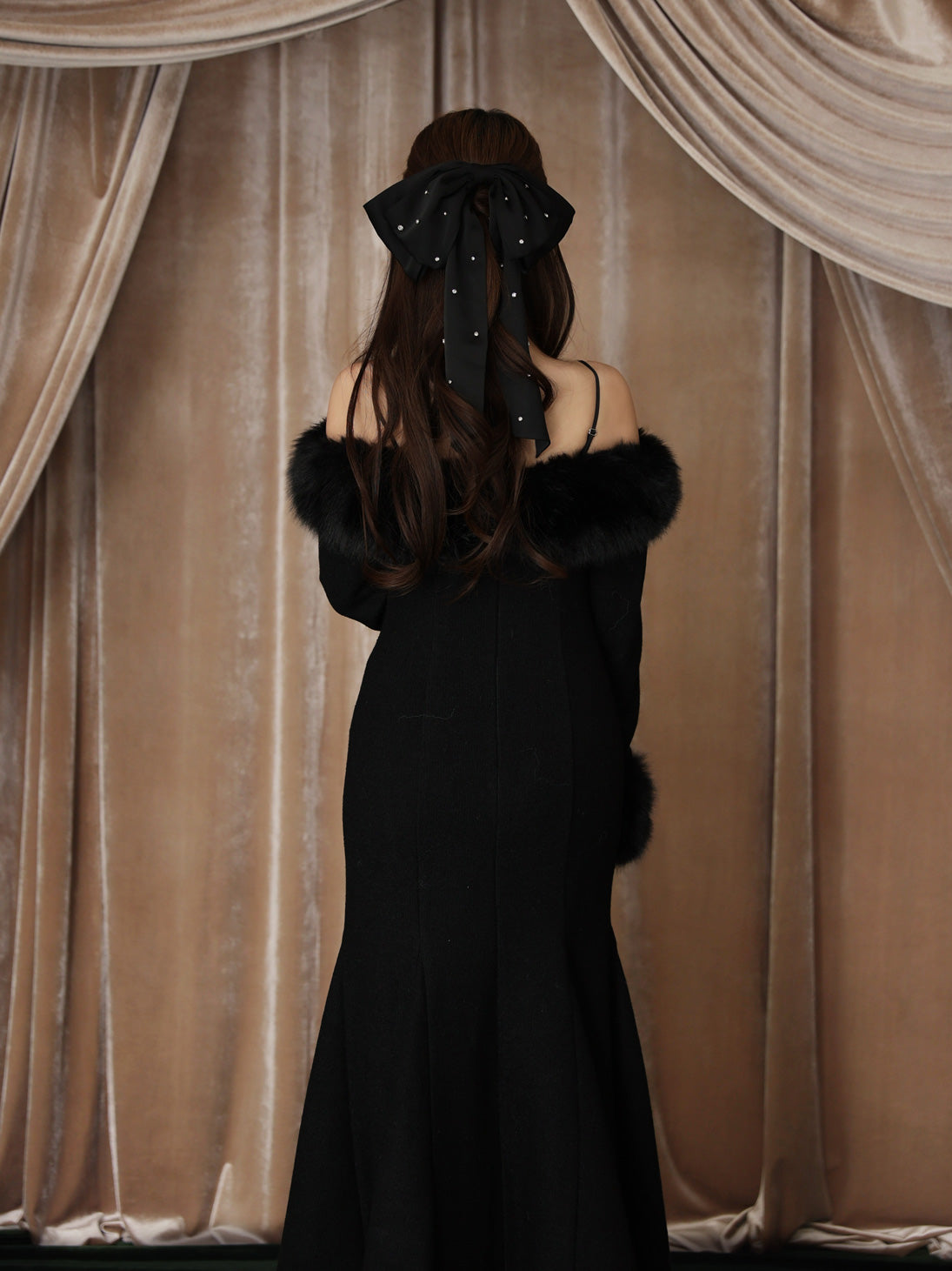 【Pre Order】Fur sleeve ribbon ｍermaid onepiece(eme10764)