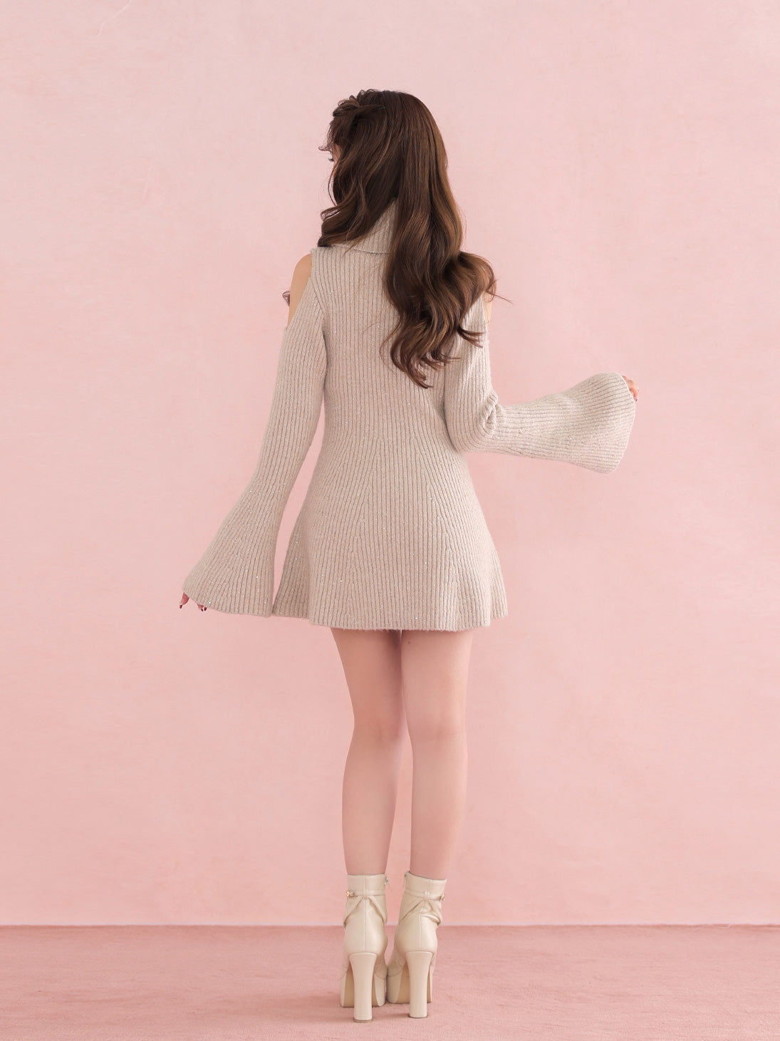 【Pre Order】Sleeve cut glitter knit mini onepiece(eme10771)