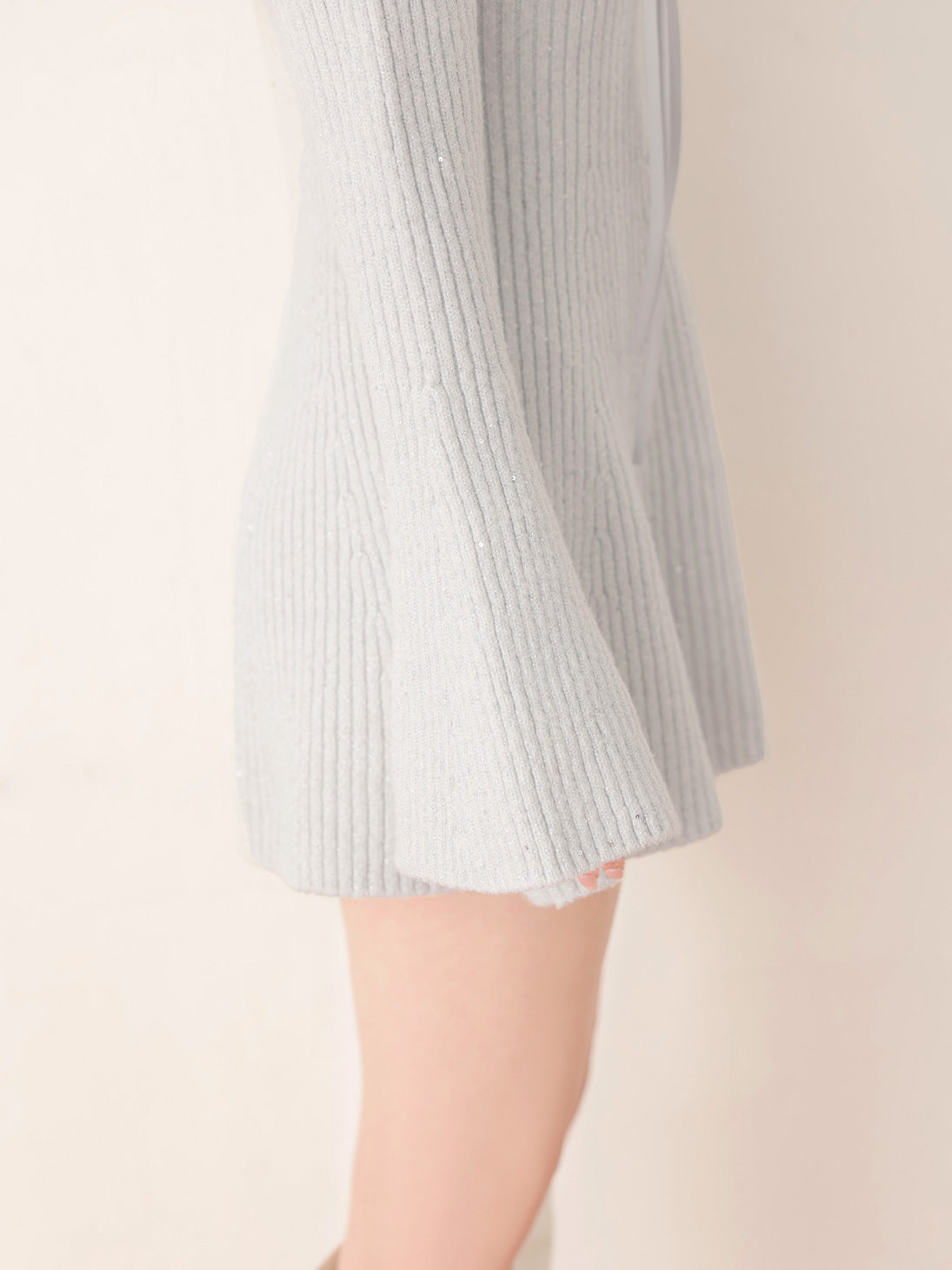 【Pre Order】Sleeve cut glitter knit mini onepiece(eme10771)