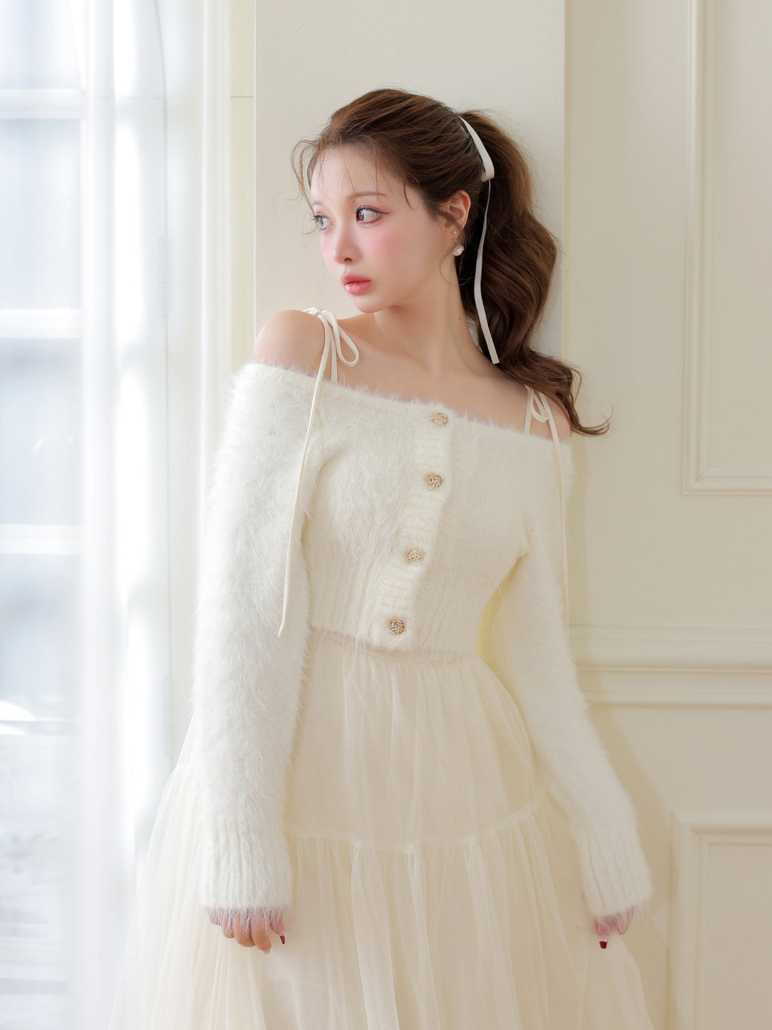 【Pre Order】Spring feather lame off the shoulder cardigan (eme10789)