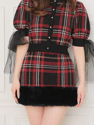 model：162cm　(size：F　color： Red)