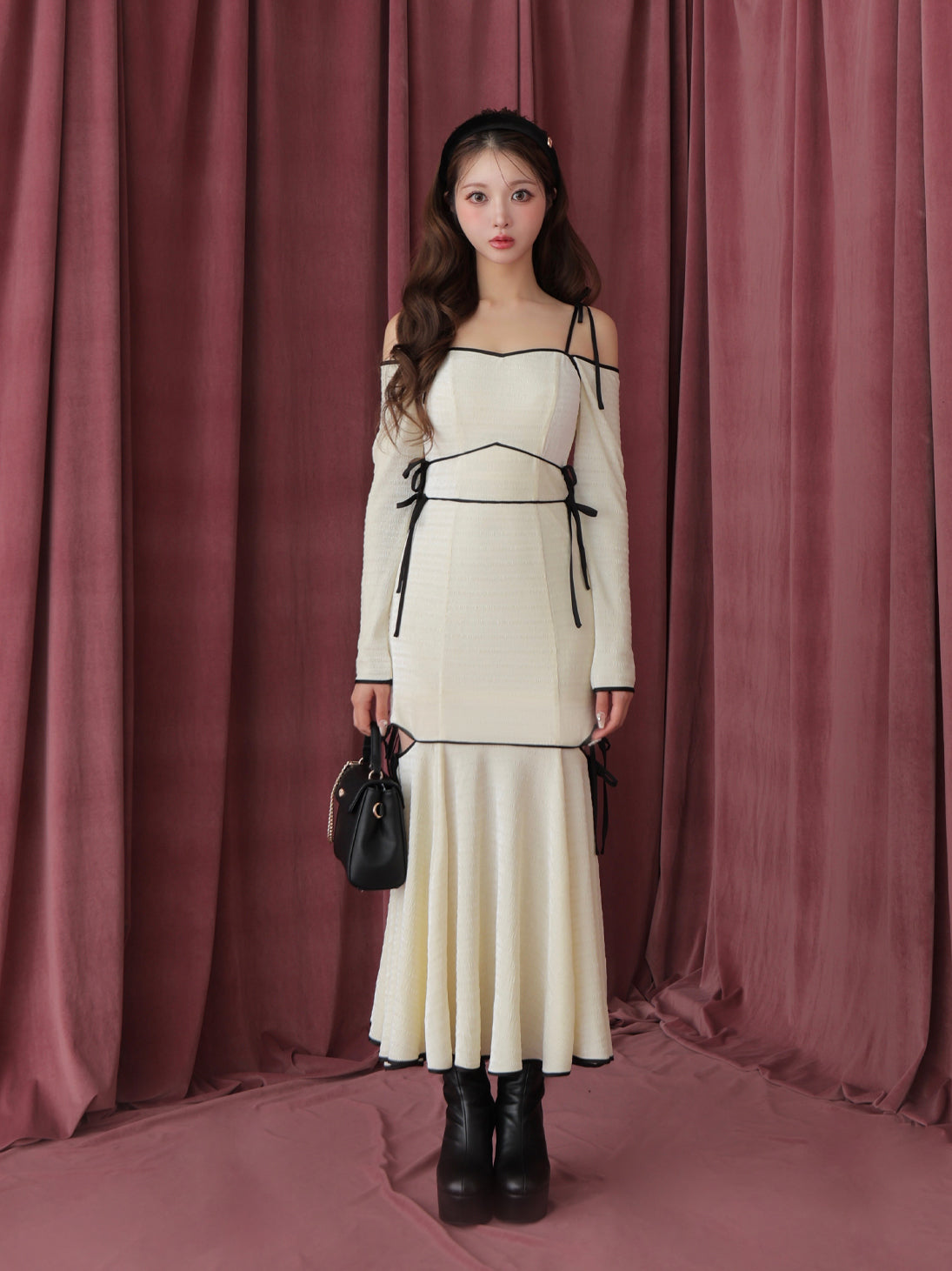 Side ribbon cutout onepiece(eme10783)