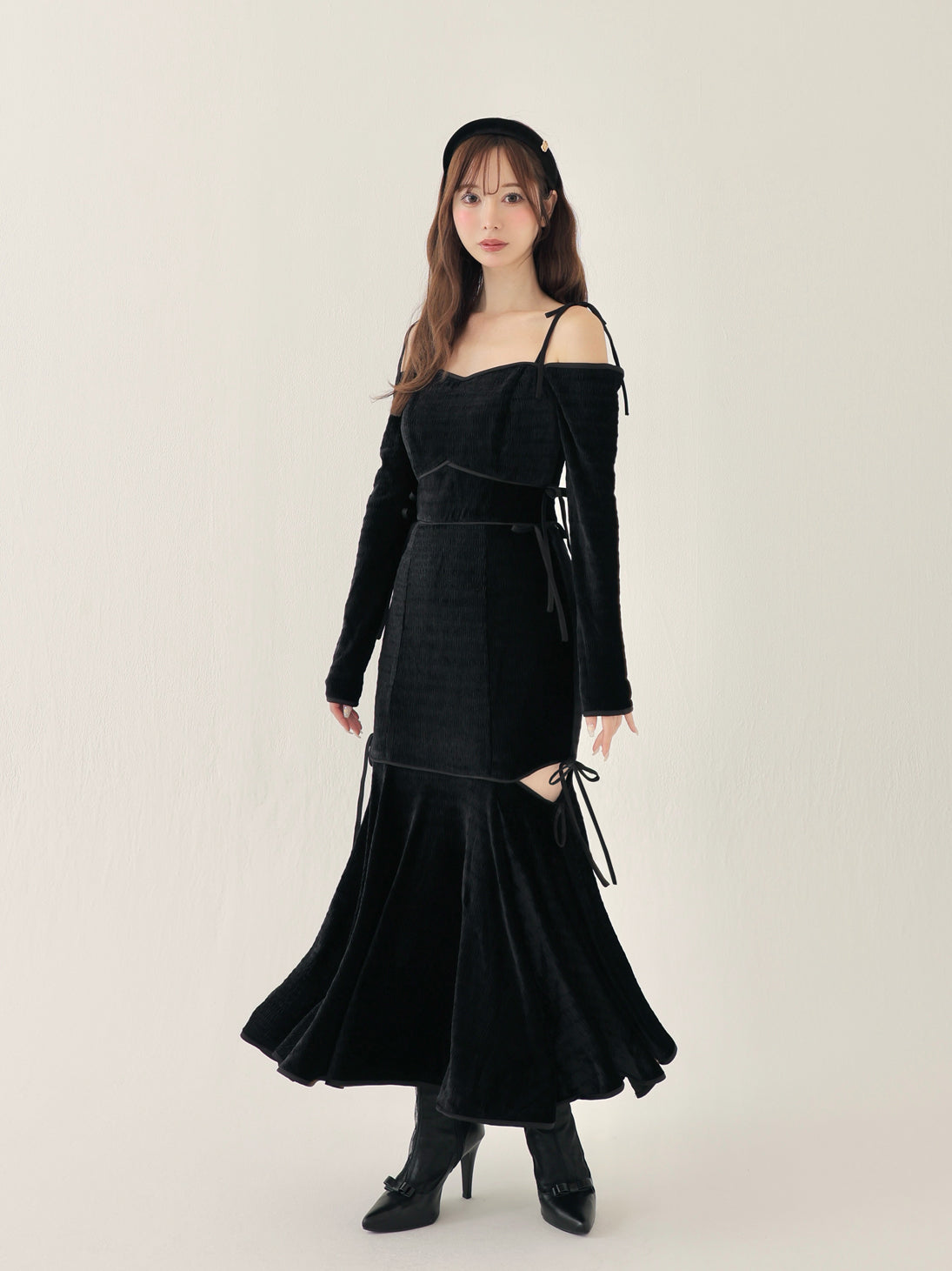 Side ribbon cutout onepiece(eme10783)