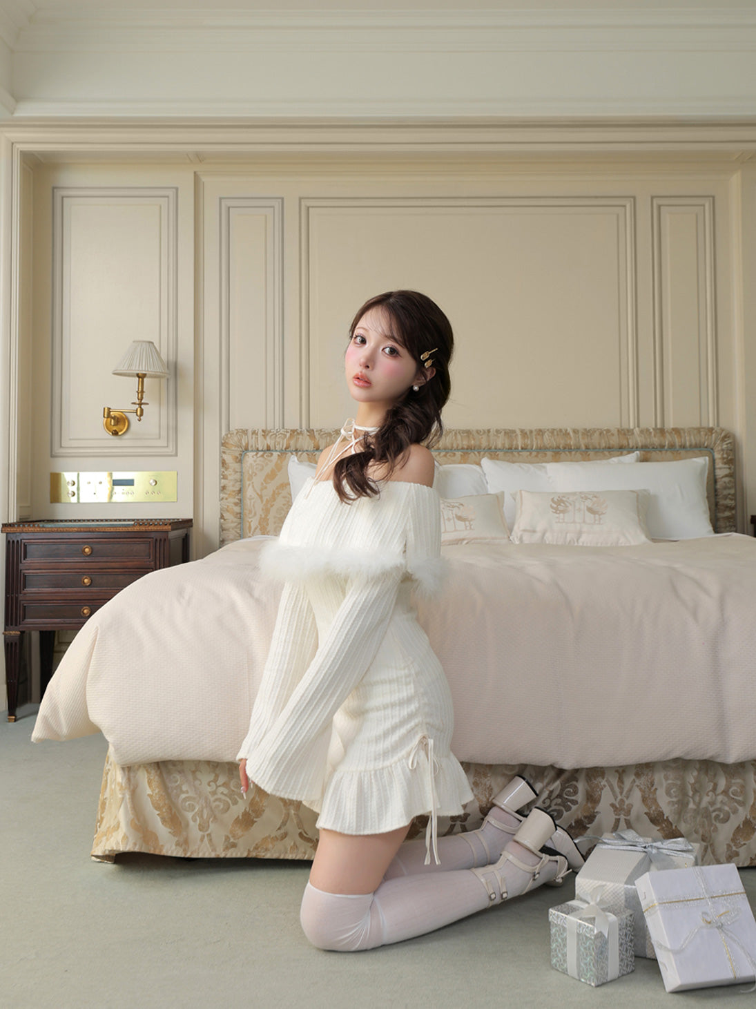 Feather off the shoulder lost mini onepiece(eme10817)