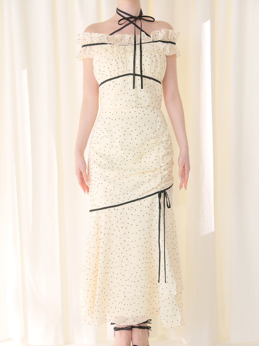 Piping ribbon dot off shoulder tops(eme10843)