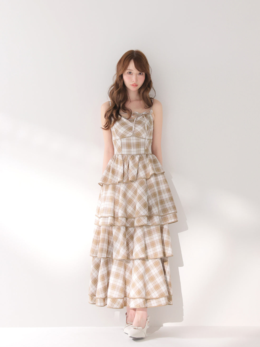 model：162cm　(size：F　color：White×Beige)
