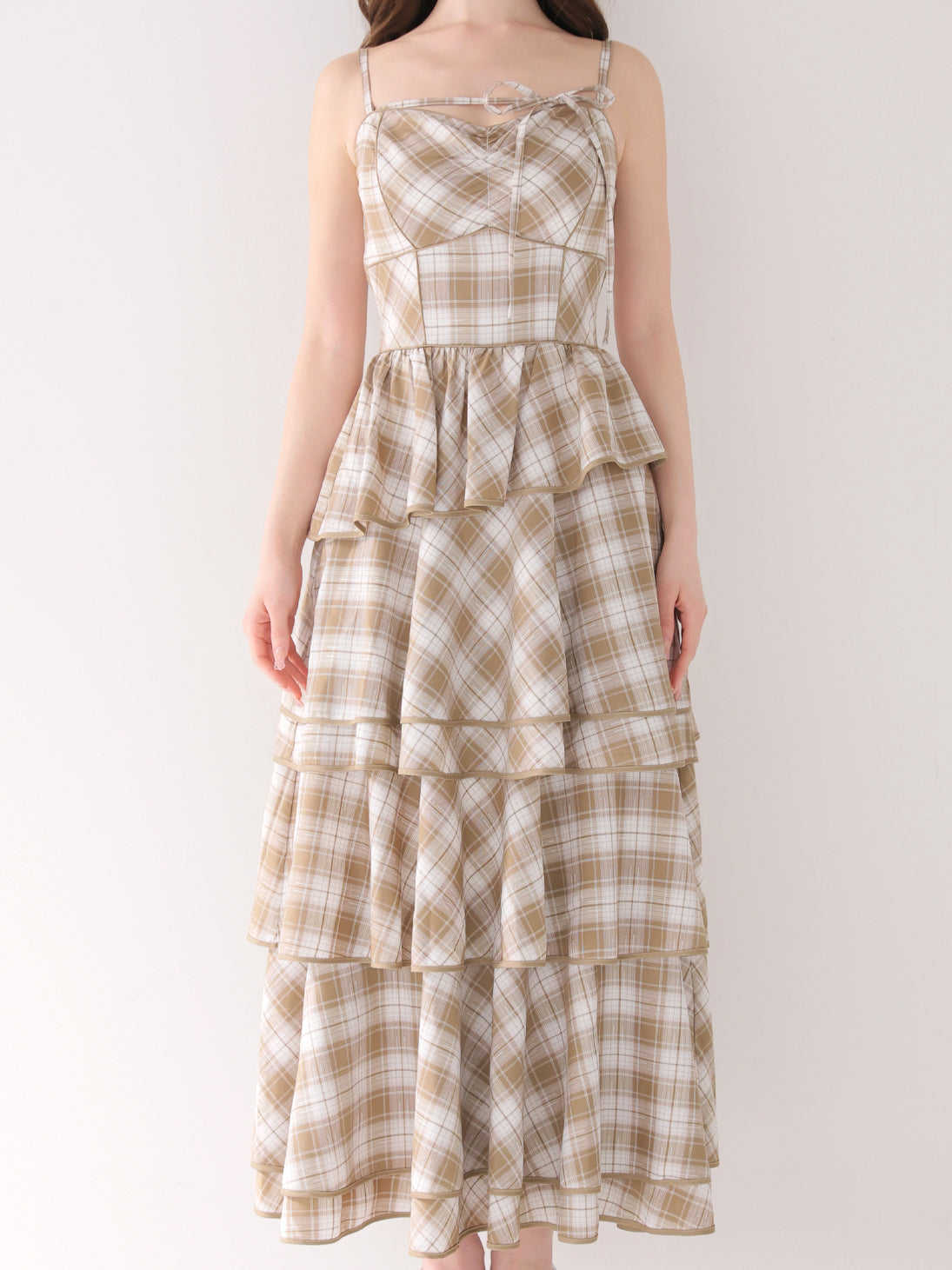 model：162cm　(size：F　color：White×Beige)