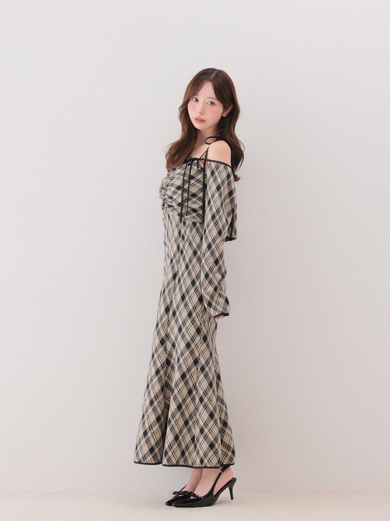 model：162cm　(size：F　color：Black)