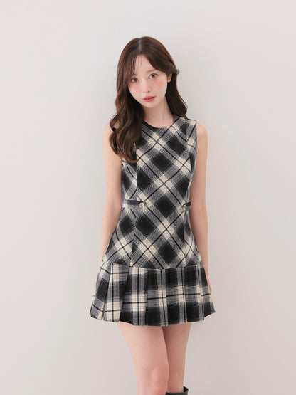 model：162cm　(size：F　color：Black)