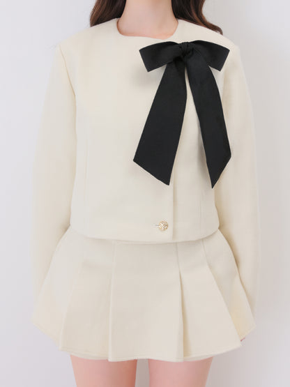 model：162cm　(size：F　color： Ivory)