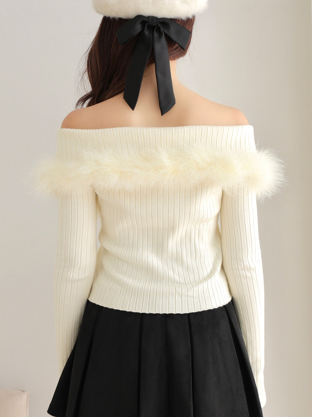 Off shoulder feather knit(eme10787) – M me eme