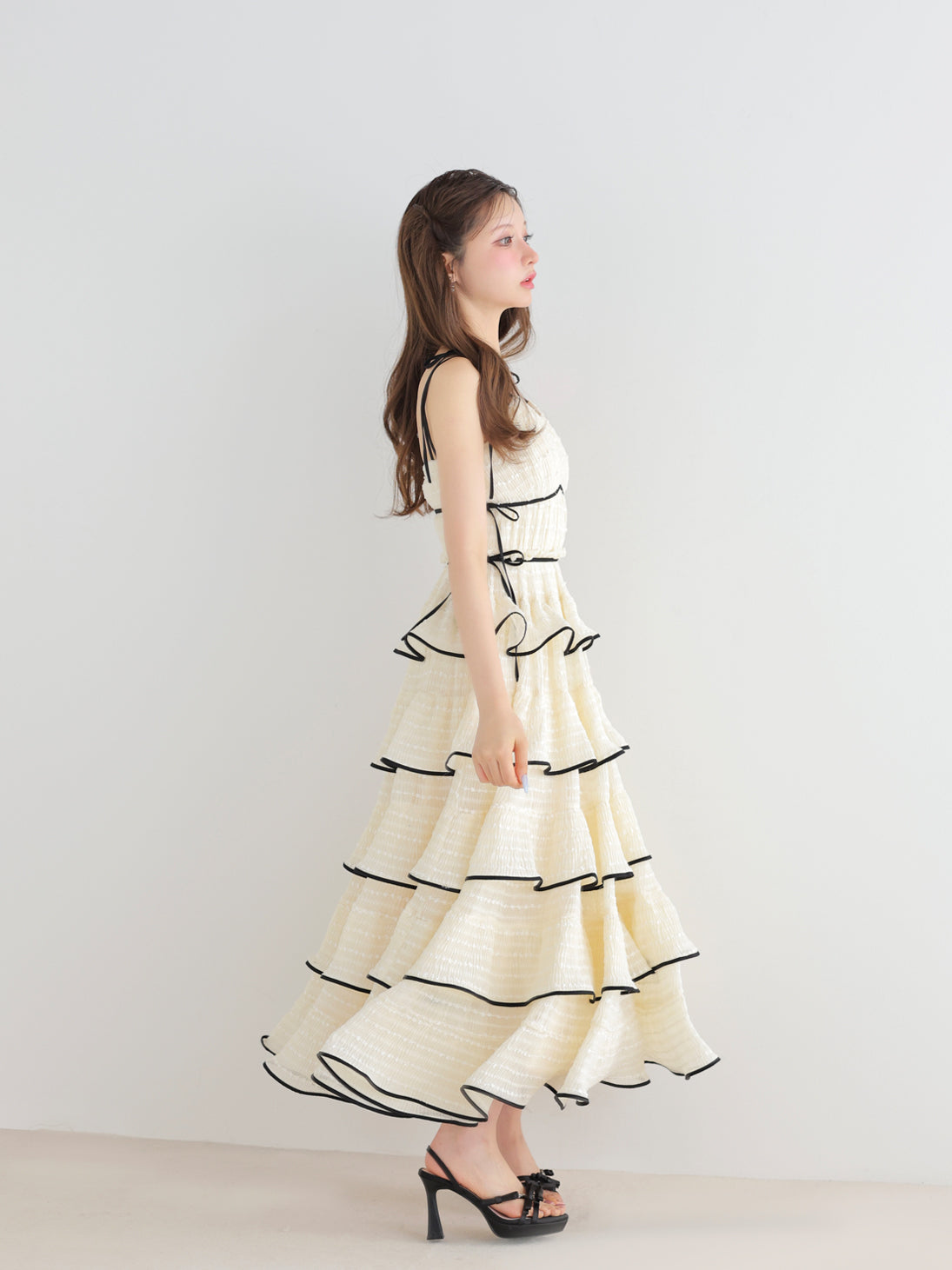 Tiered frill piping ribbon long onepiece(eme11037) – M me eme