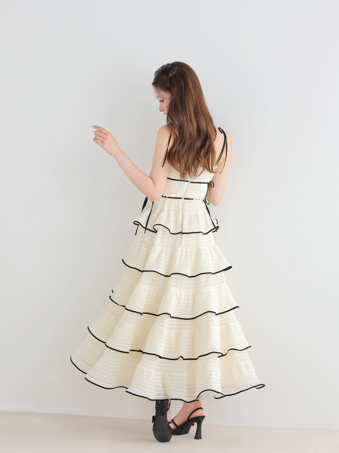 Tiered frill piping ribbon long onepiece(eme11037) – M me eme