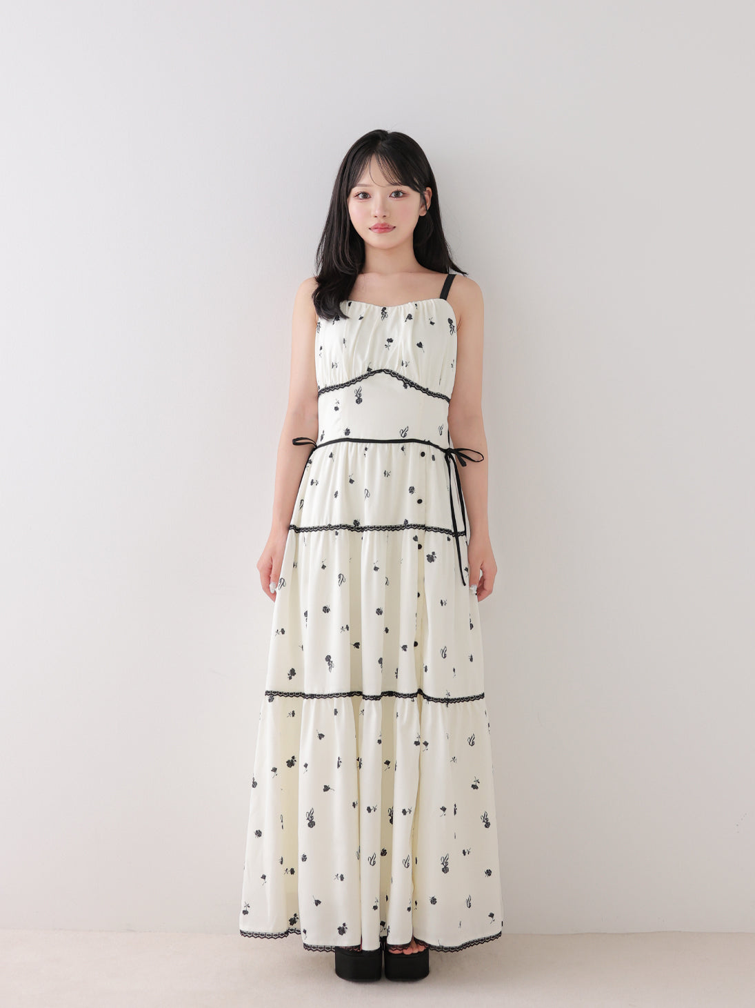 エムミーエメ　Monochrome flower ribbon onepiece Monochrome flower ribbon onepiece(eme11062) – M me eme