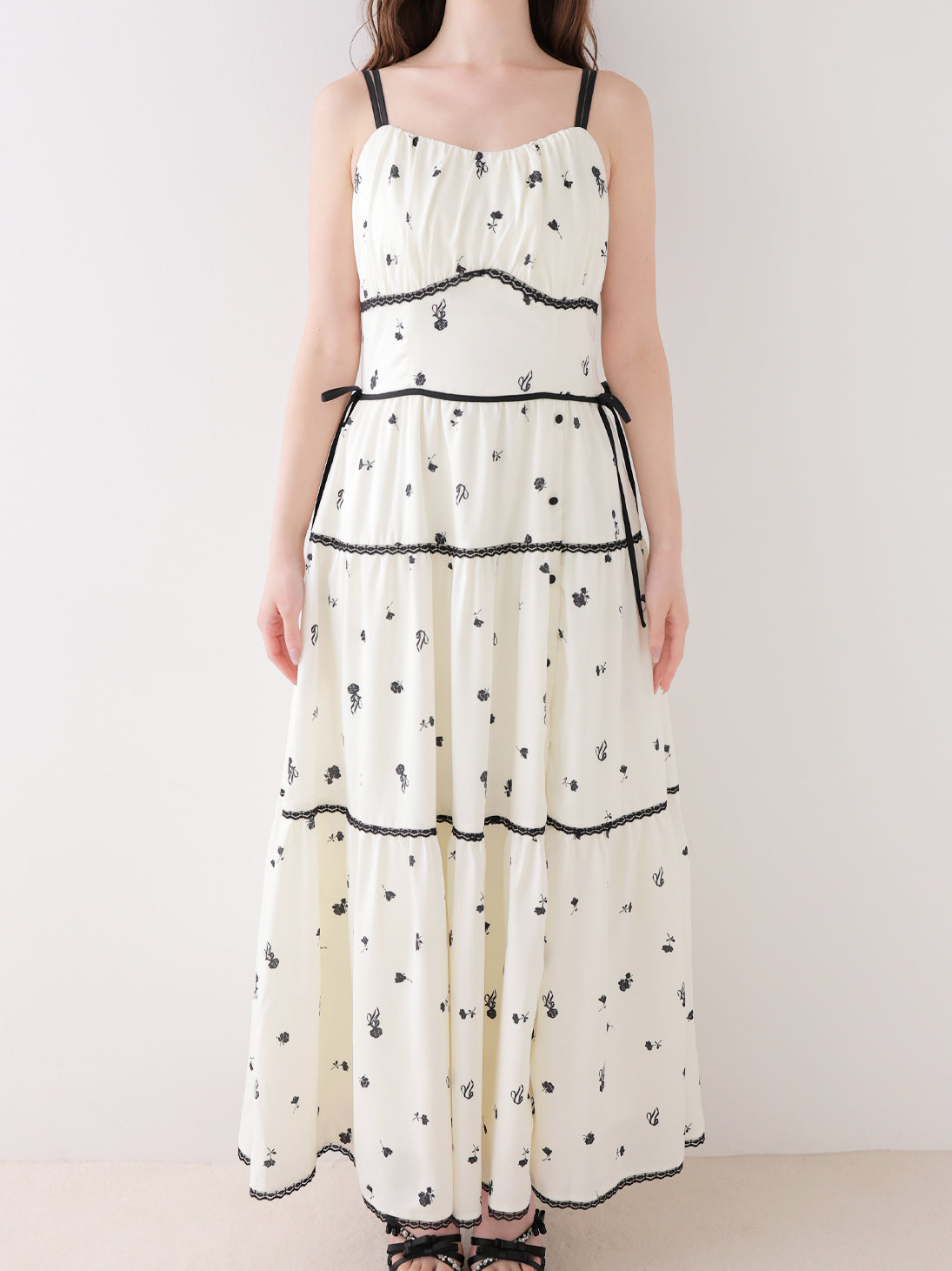 Monochrome Flower Ribbon One-piece (eme11062) – M me eme