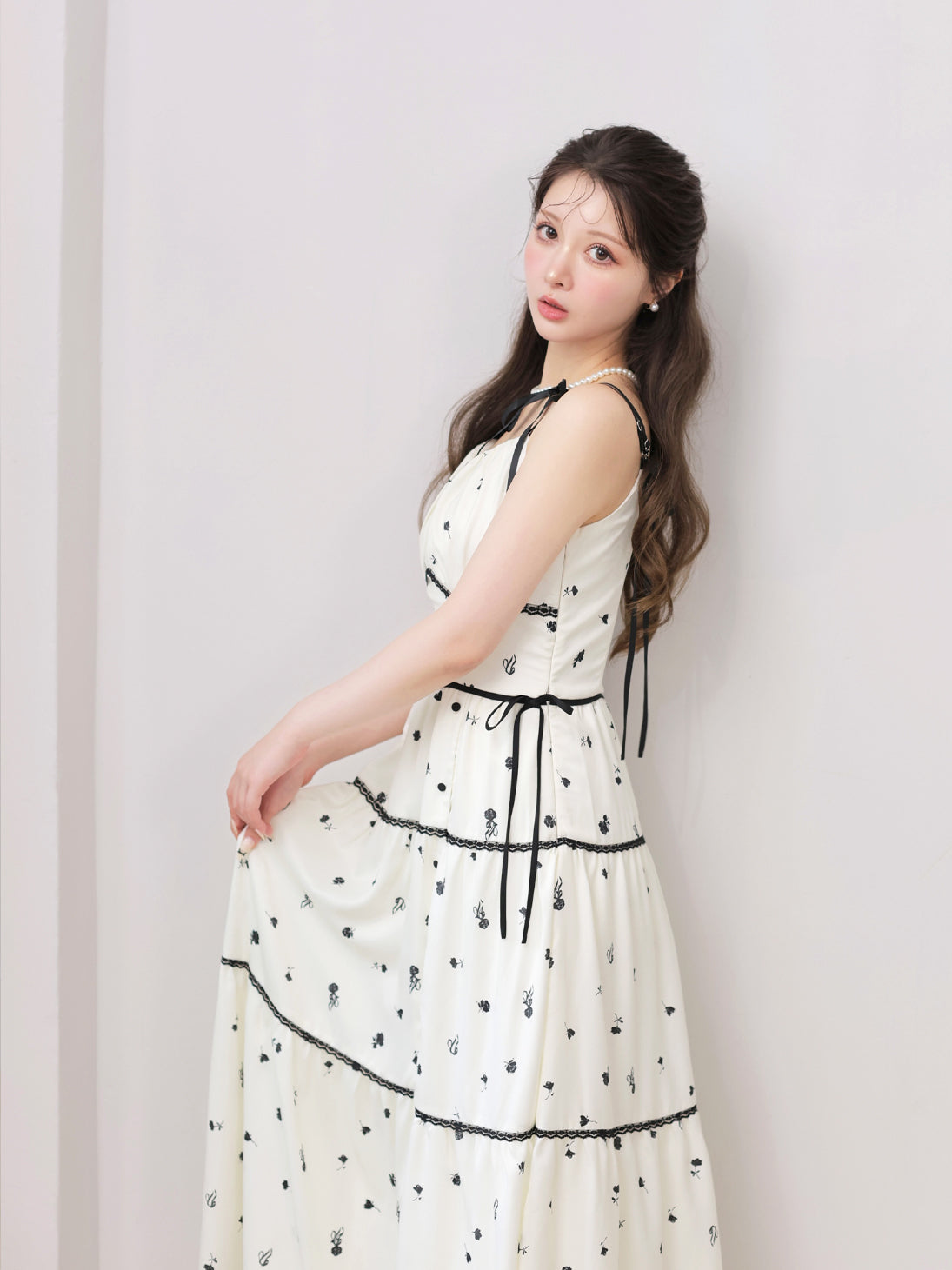 Monochrome flower ribbon onepiece(eme11062) – M me eme