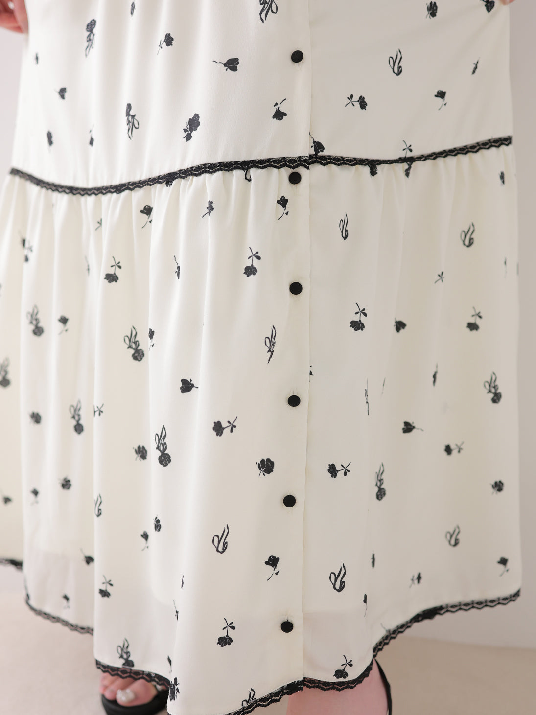 Monochrome flower ribbon onepiece(eme11062)