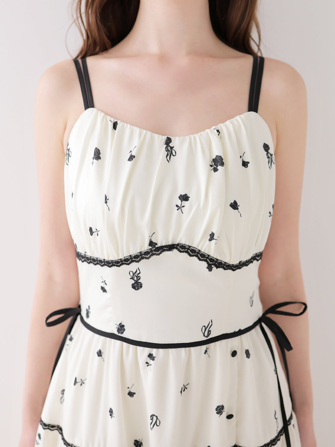 Monochrome Flower Ribbon One-piece (eme11062) – M me eme