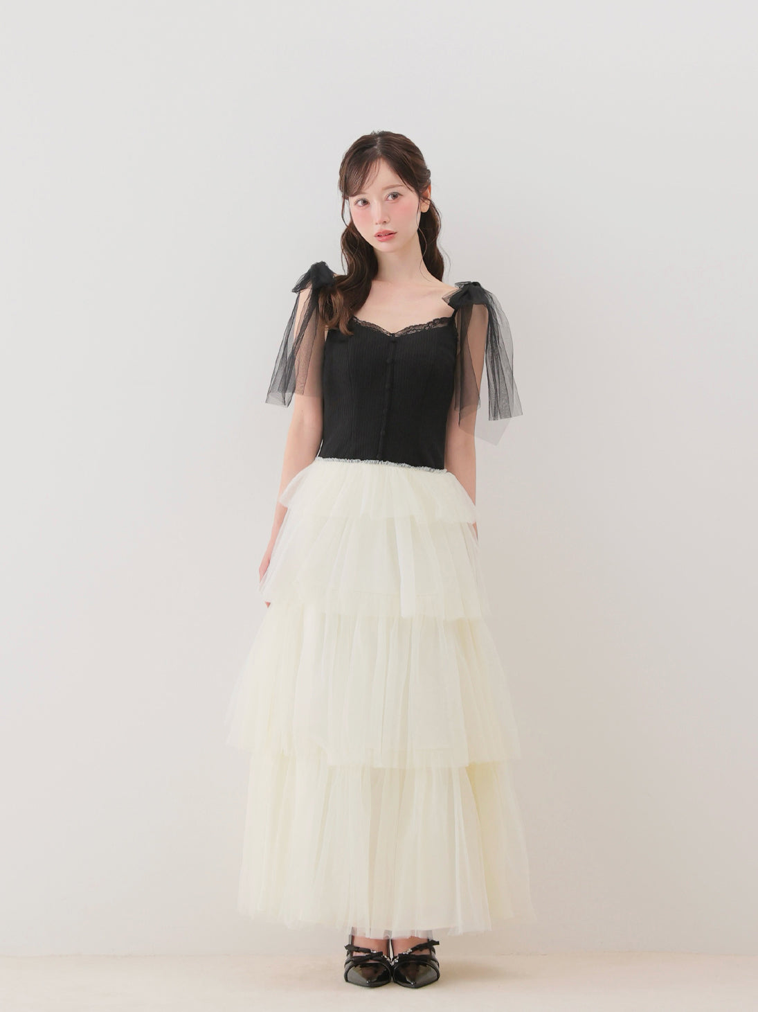 model：162cm　(size：F　color：Black×Ivory)
