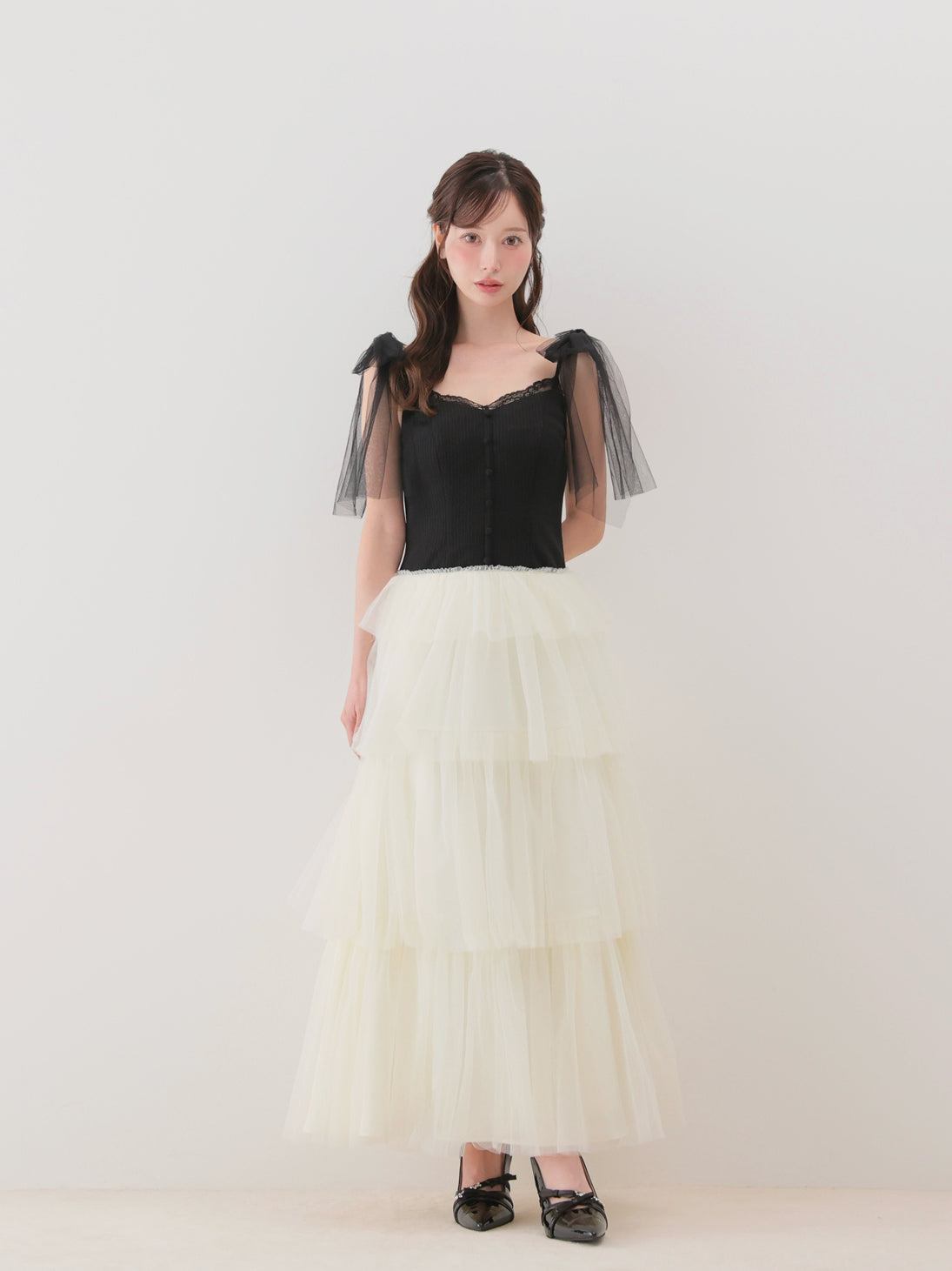 model：162cm　(size：F　color：Black×Ivory)