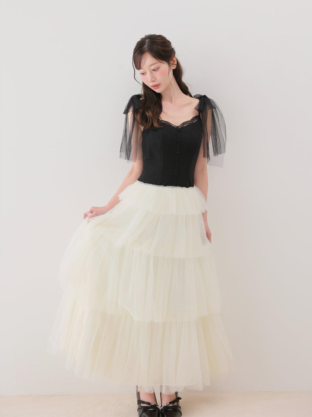 model：162cm　(size：F　color：Black×Ivory)