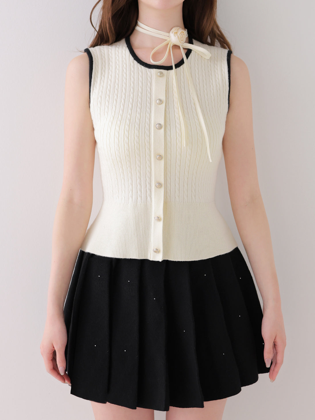model：162cm　(size：F　color：Ivory×Black)