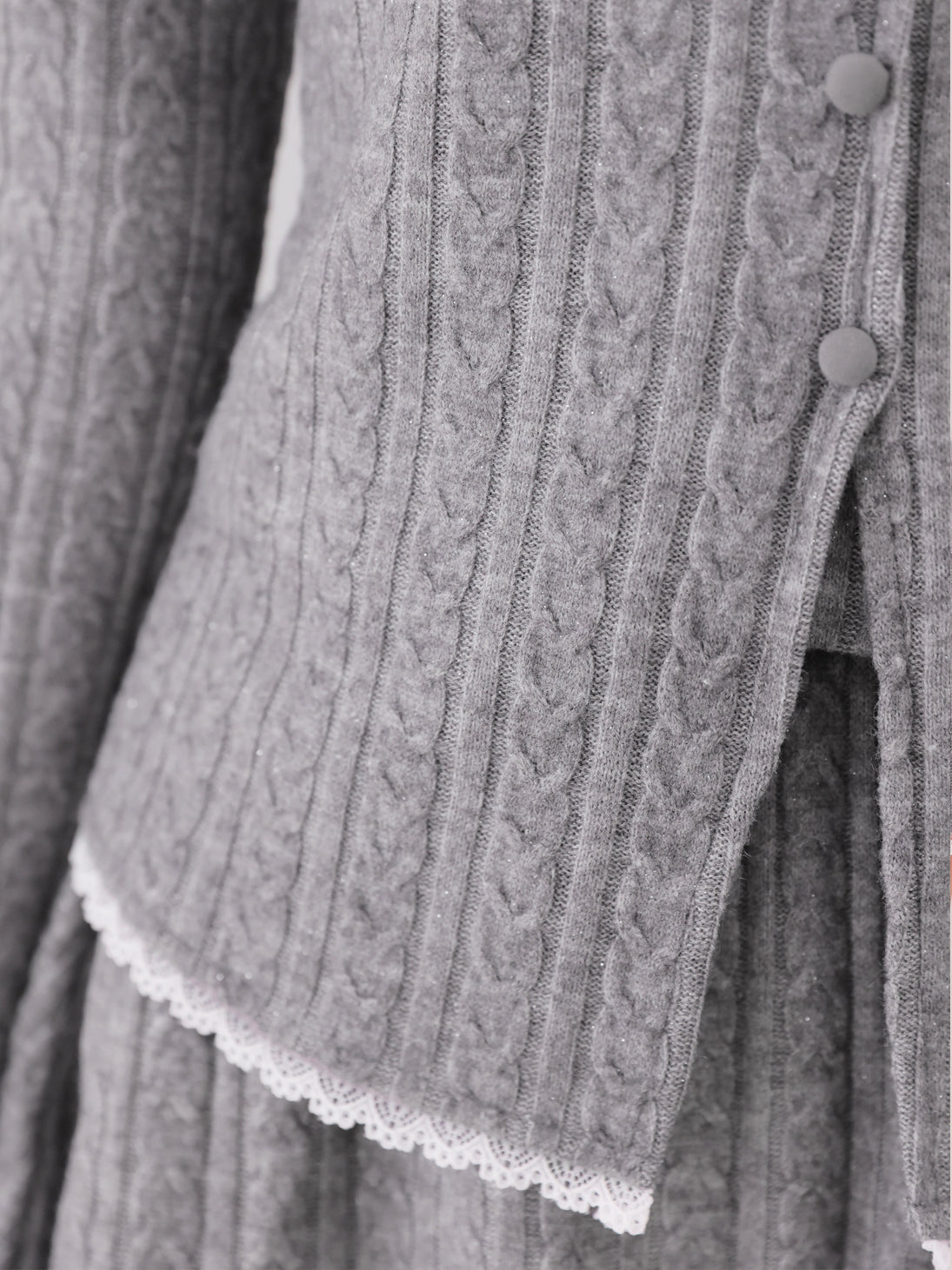 【Pre Order】Ribbon trim cable lame knit setup(eme11093)