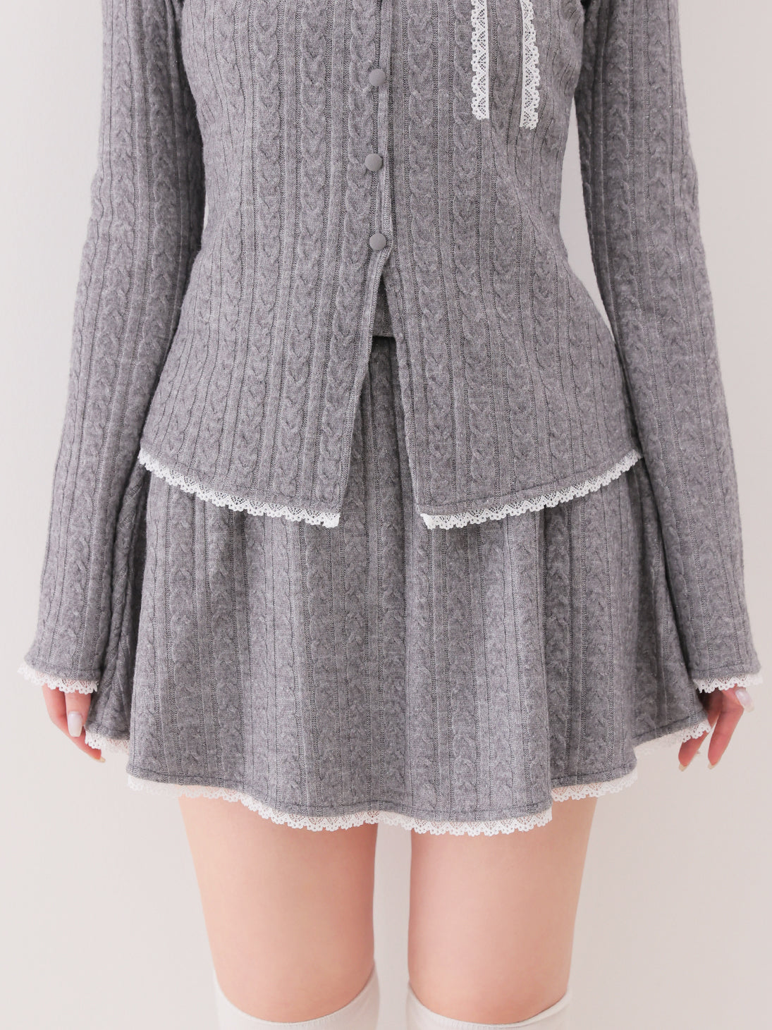【Pre Order】Ribbon trim cable lame knit setup(eme11093)